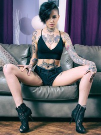 Alt Babe Leigh Raven Showing Her Sexy Tattoos