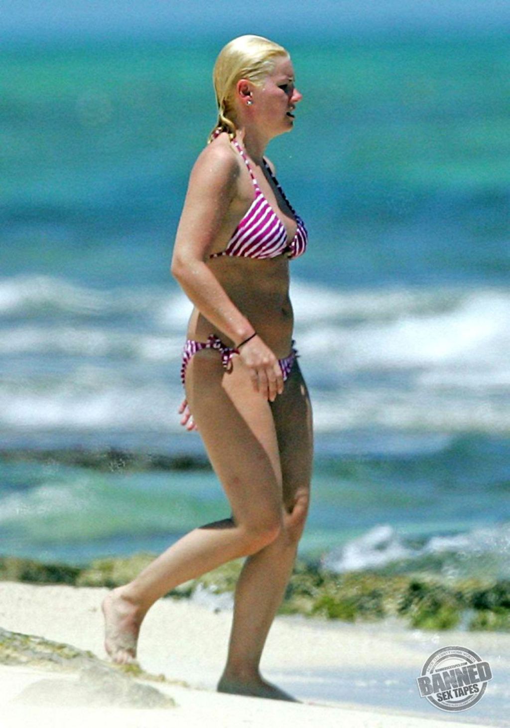 Sexy Celeb Elisha Cuthbert 11