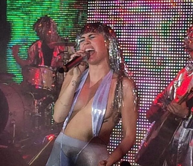 Miley Cyrus Hot Celebrity 08