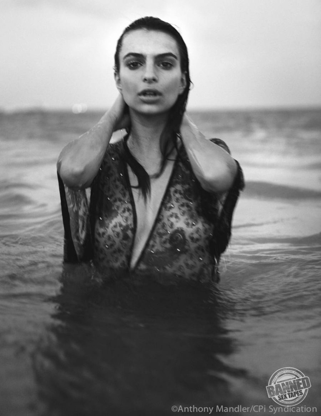 Emily Ratajkowski Sexy Celebrity 00