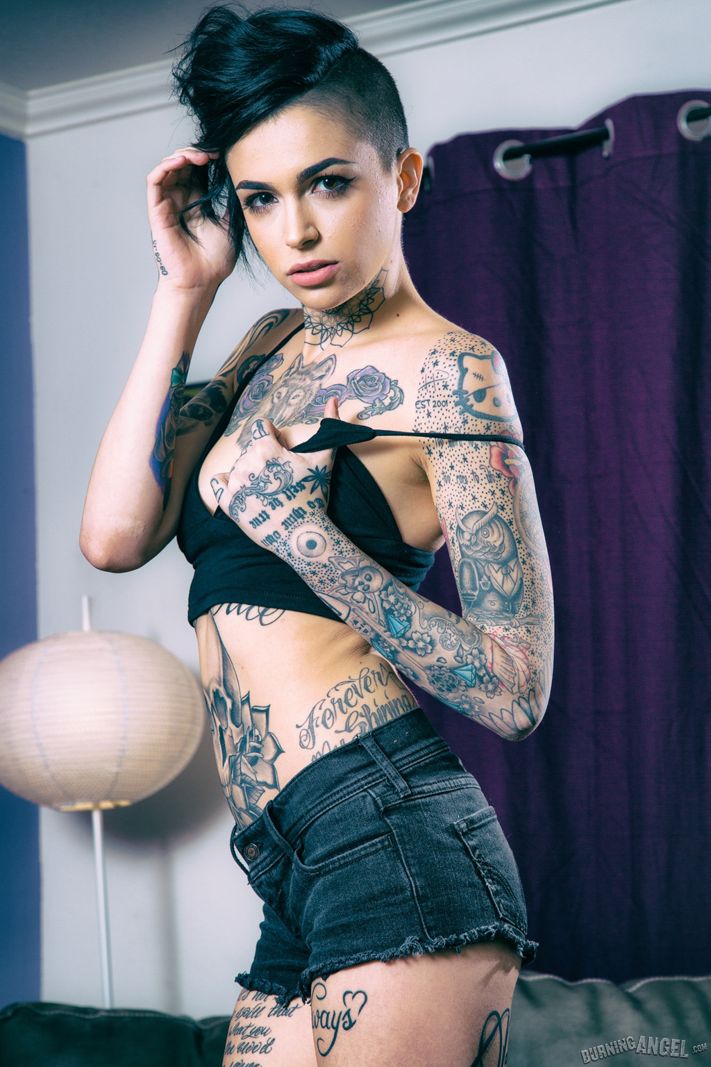 Horny Tattooed Girl Leigh Raven 00