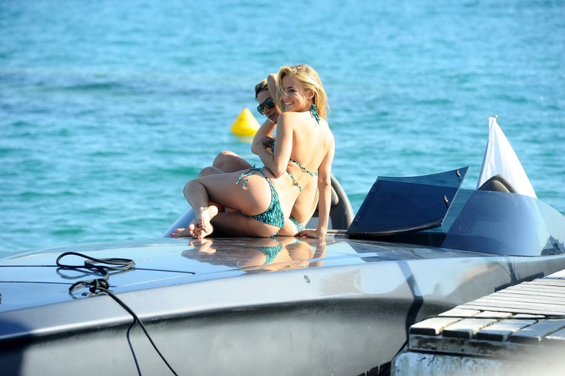 Kimberley Garner Sexy In Bikini 08