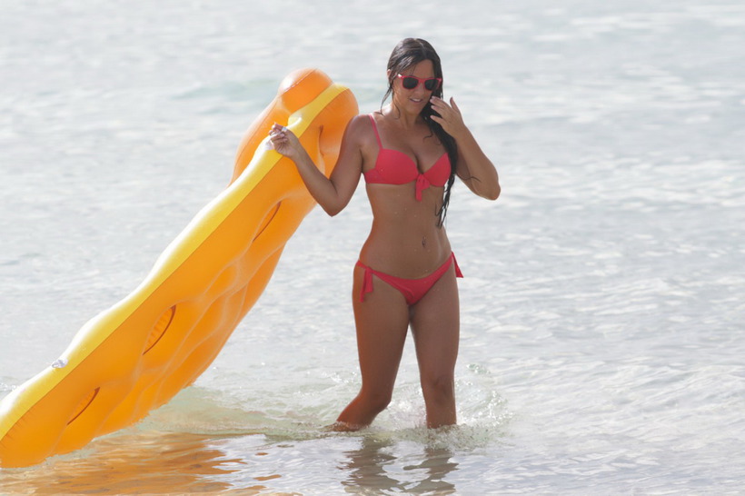 Claudia Romani In Pink Bikini 15