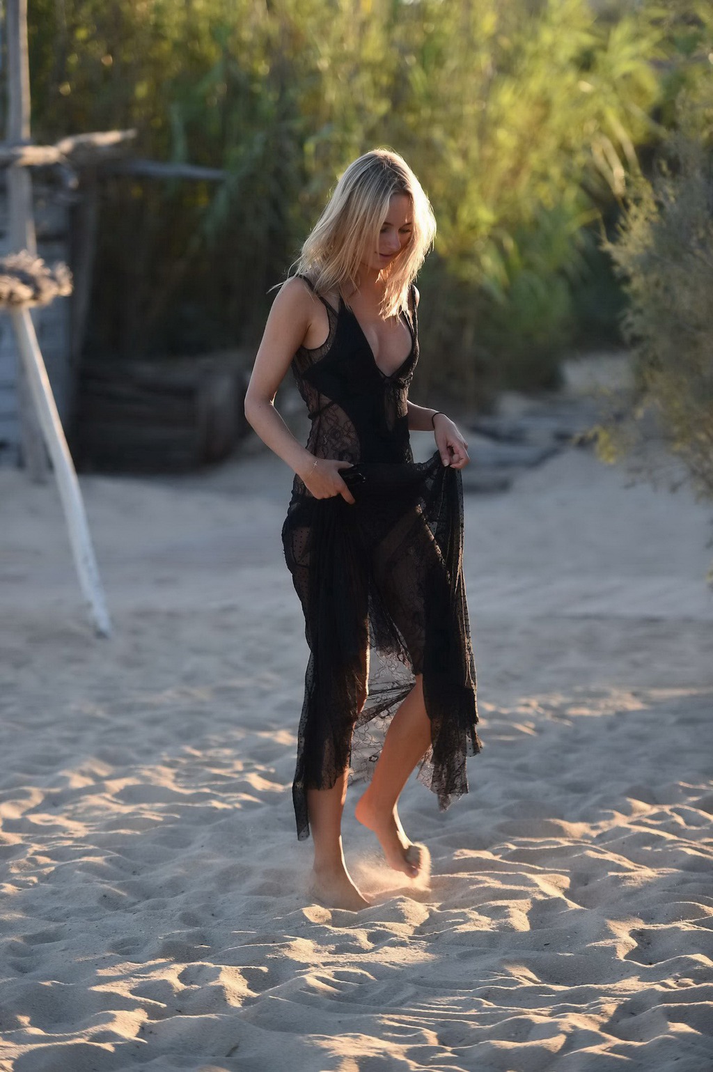 Kimberley Garner On The Beach 03