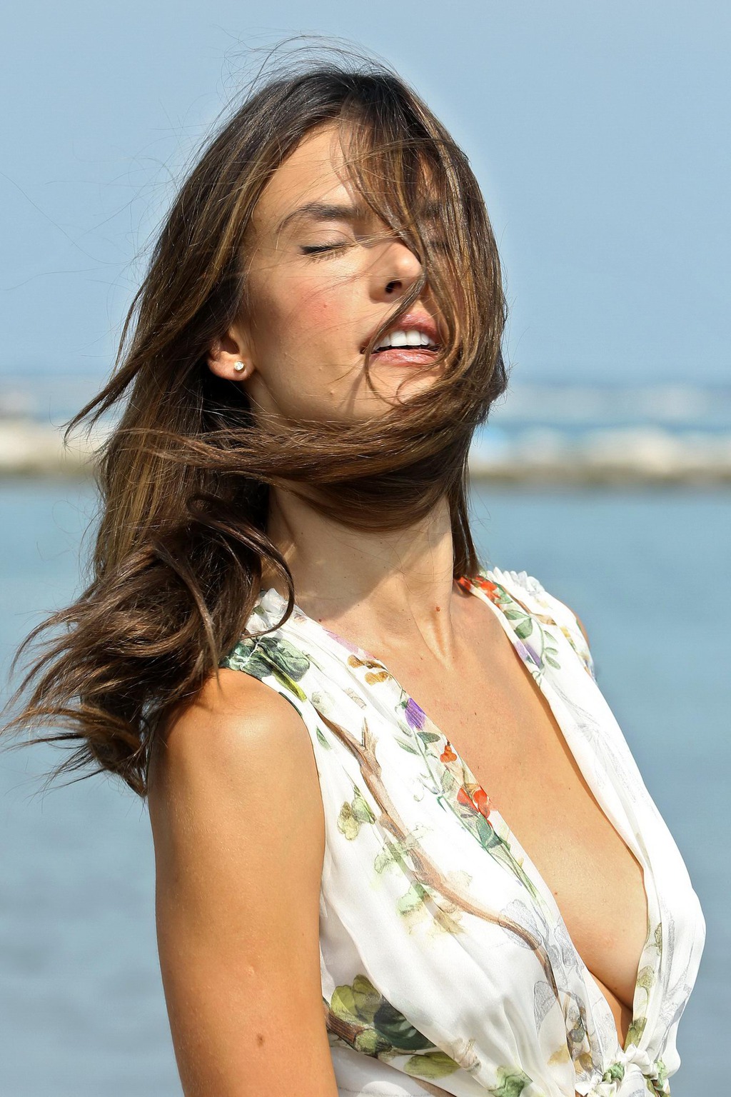 Alessandra Ambrosio On Seaside 15
