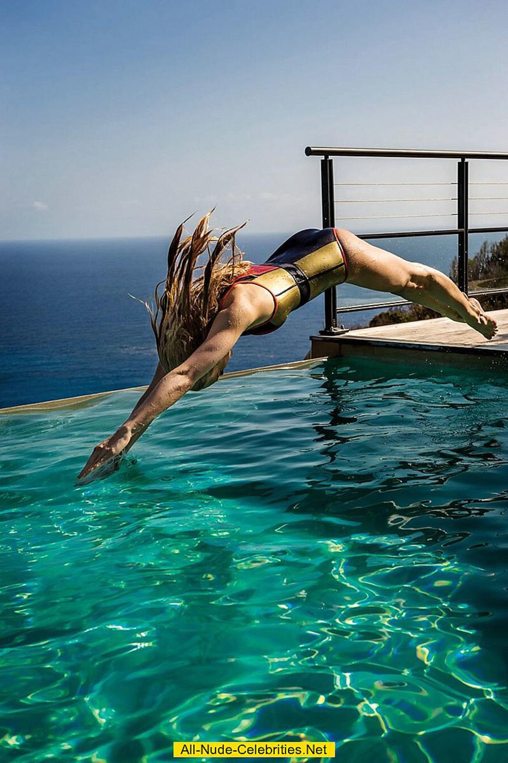 Lindsay Ellingson In The Pool 00