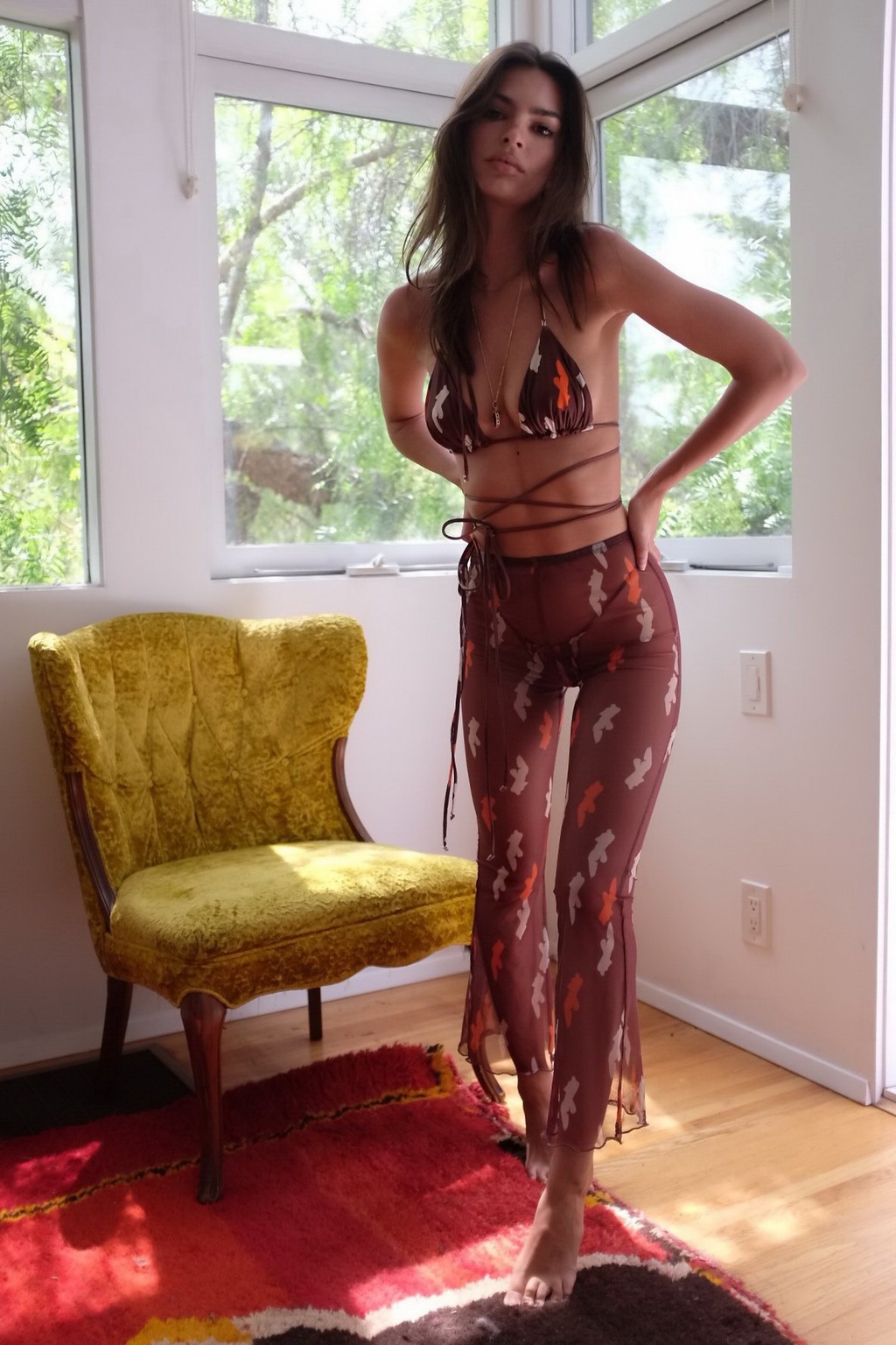 Gorgeous Emily Ratajkowski 09