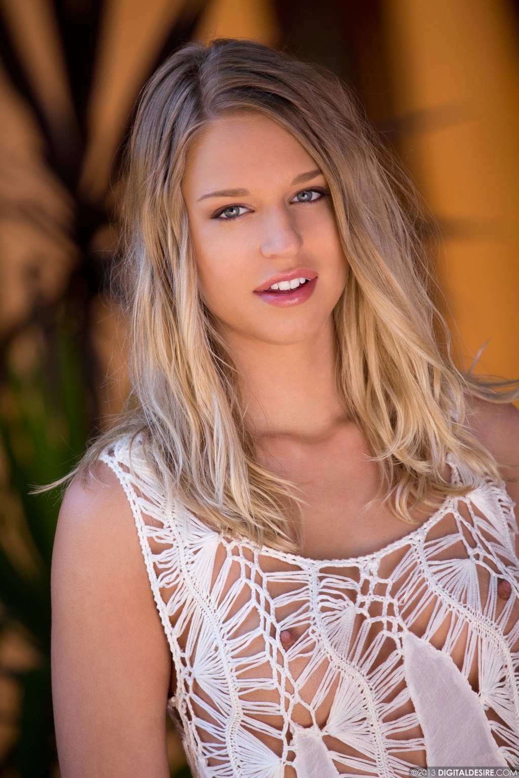 Lacy Johnson In Sexy Revealing Dress 13