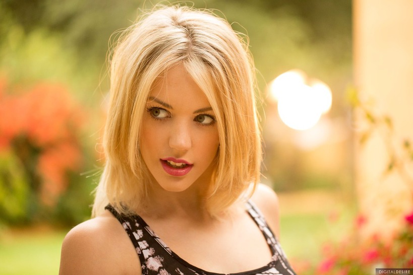 Blake Bartelli Strips Her Sexy Dress  00