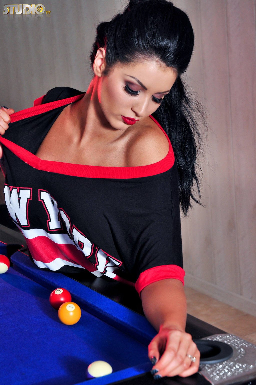 Yasmine James Glamour Babe 03