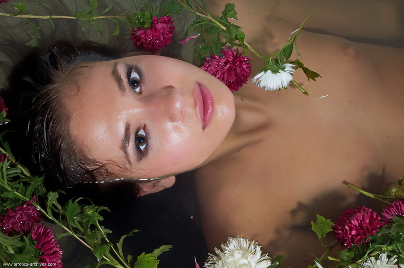 Afrodita In The Bathtub 16