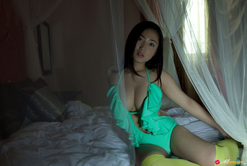 Busty Japanese Saaya Irie 03