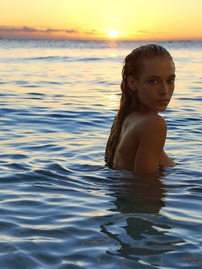 Hannah Ferguson Displaying Her Bare Boobs And Ass