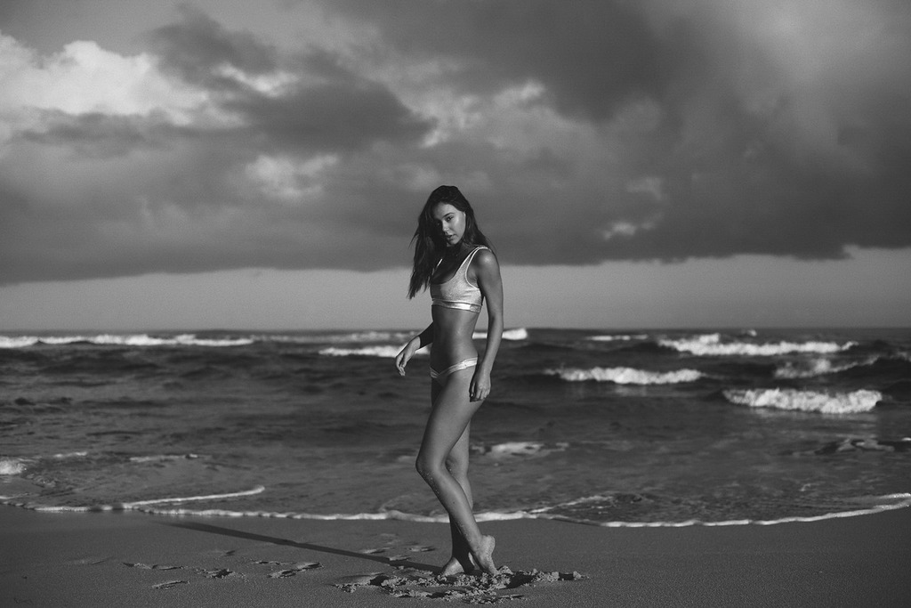 Alexis Ren Fully Nude But Hiding Her Boobs 14