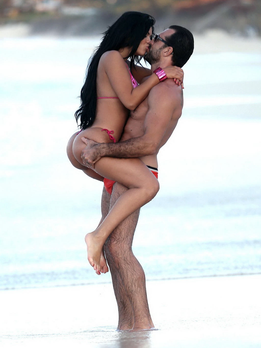 Gorgeous Latina Suelyn Medeiros 10