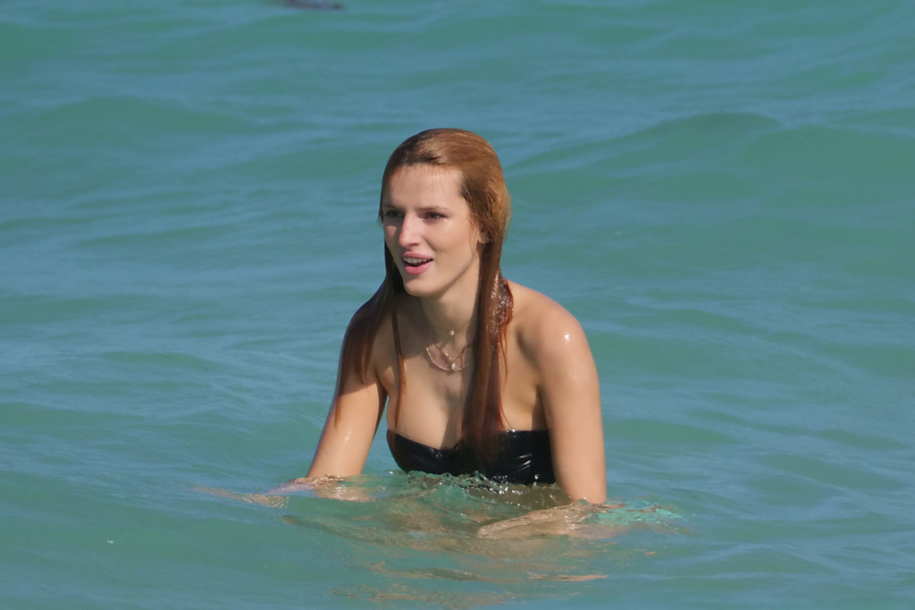Bella Thorne 09