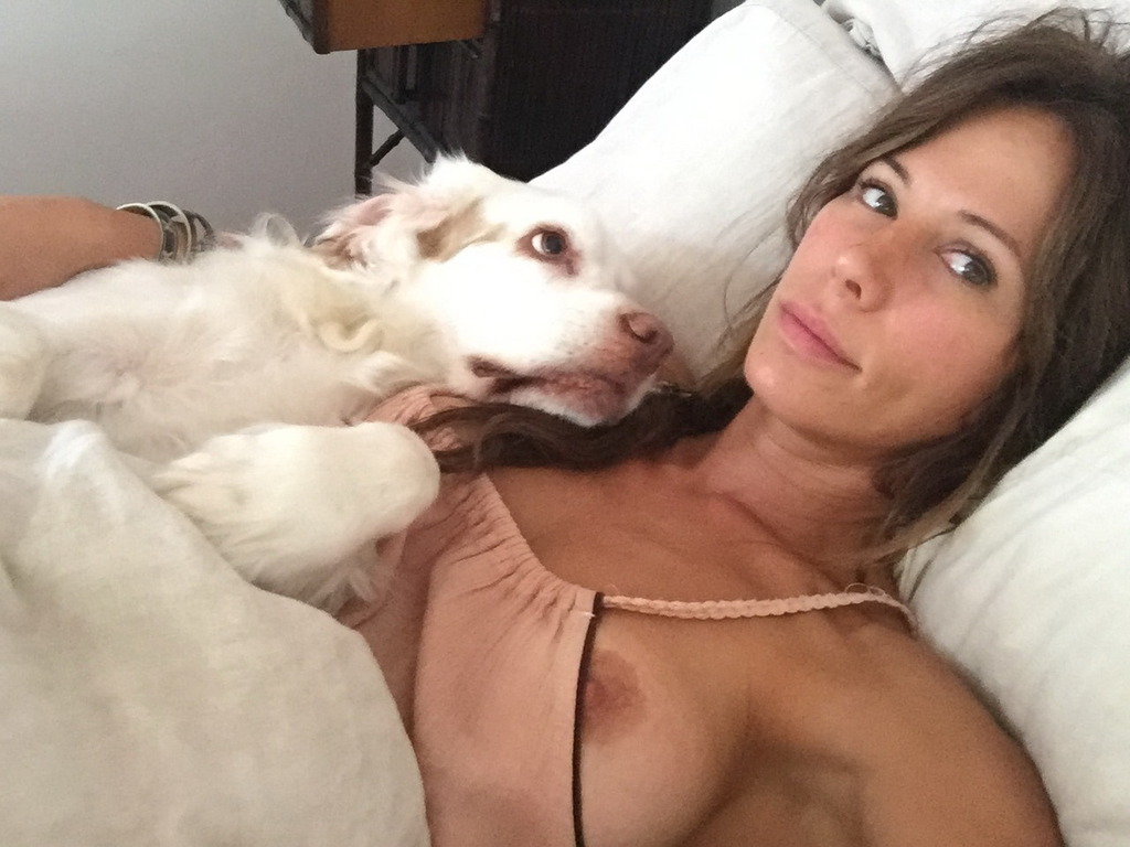 Rhona Mitra Showing Off Her Bare Boobs And Pussy 00