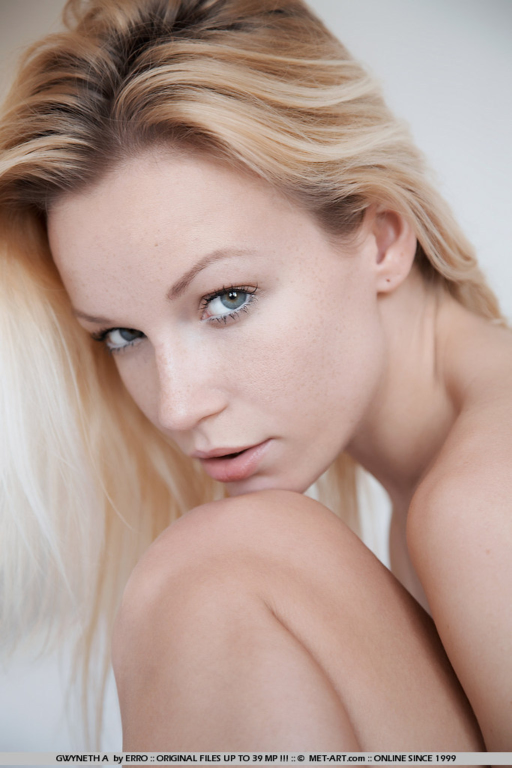 Gwyneth Skinny Nude Girl In Bedroom 02