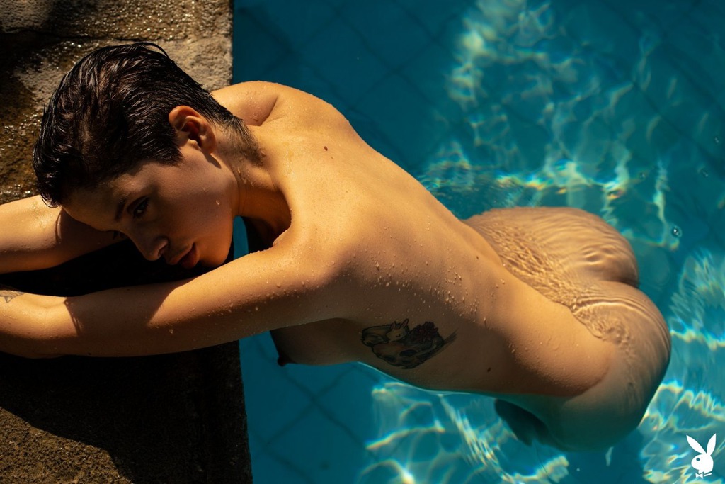 Alejandra La Torre Feels Great Without Her Black Swimsuit 05