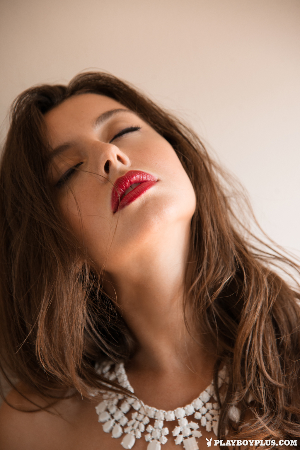 Sexy Cybergirl Roxanna June 15