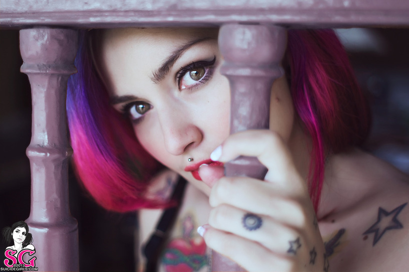 Busty Tattooed Fernanda 01