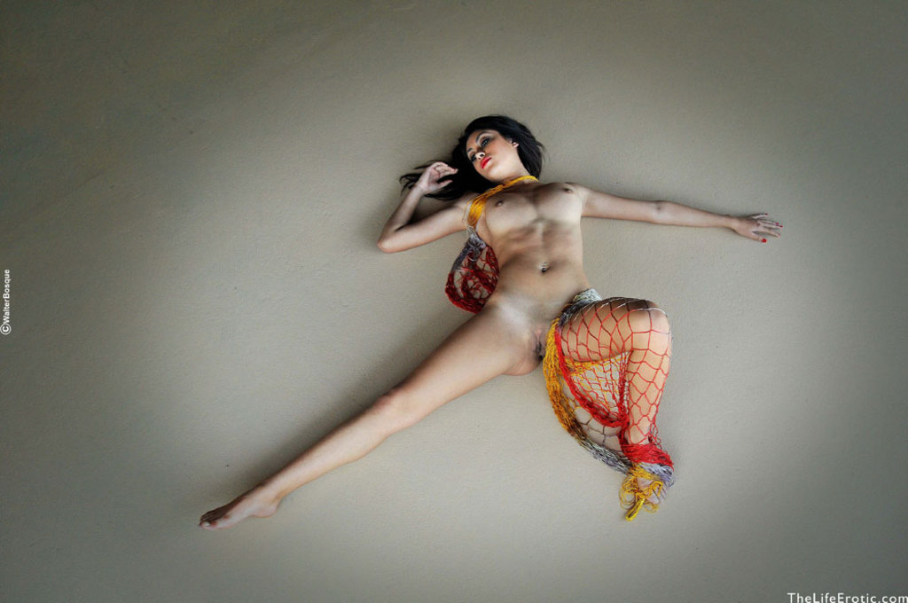 Tamara Hot Nude Babe In Studio 00