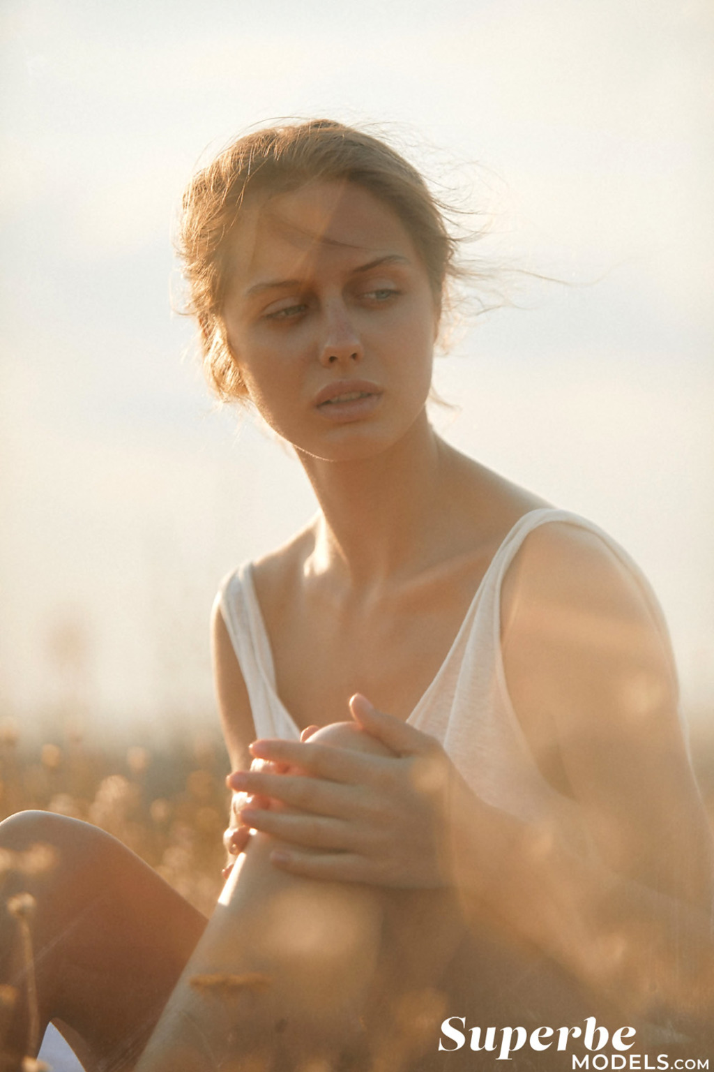 Amelie Lou Posing Naked On The Field 01